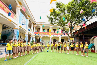 Hoạt động: “Đưa trứng về tổ” của các bạn lớp 5 tuổi A2